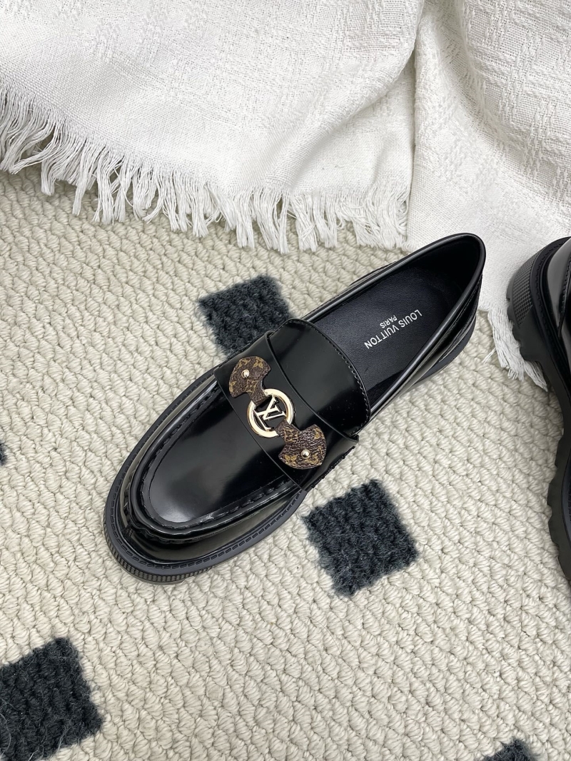 l0vis Vvtt0n loafers